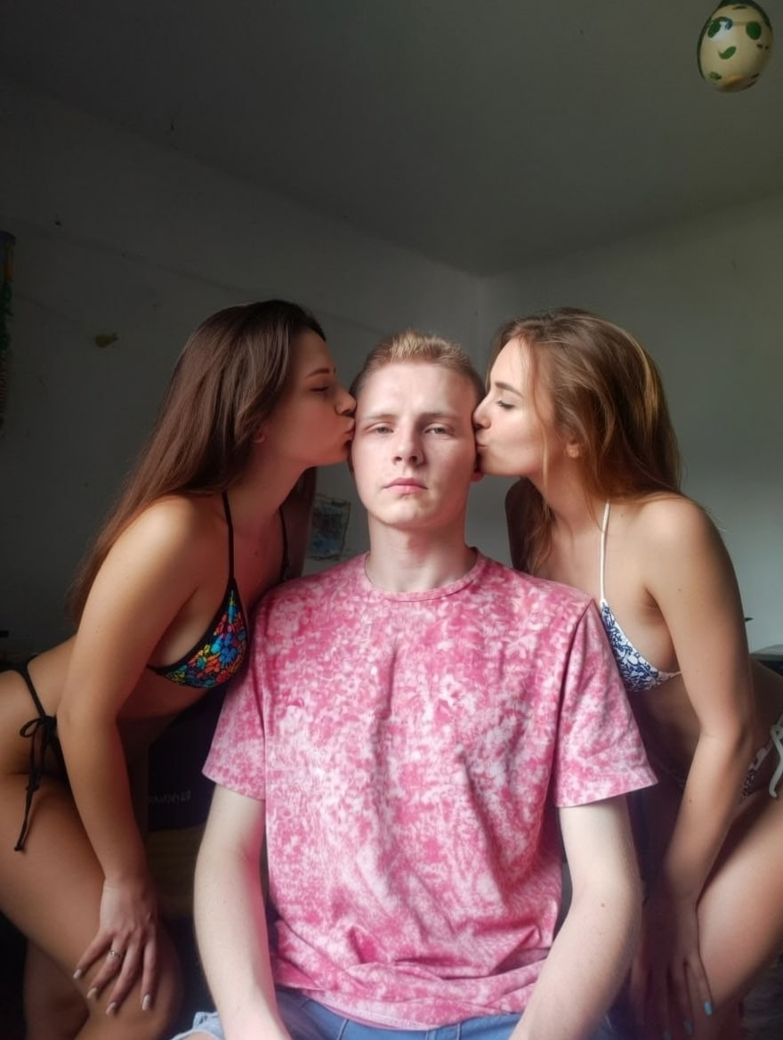 Валентин и две девушки